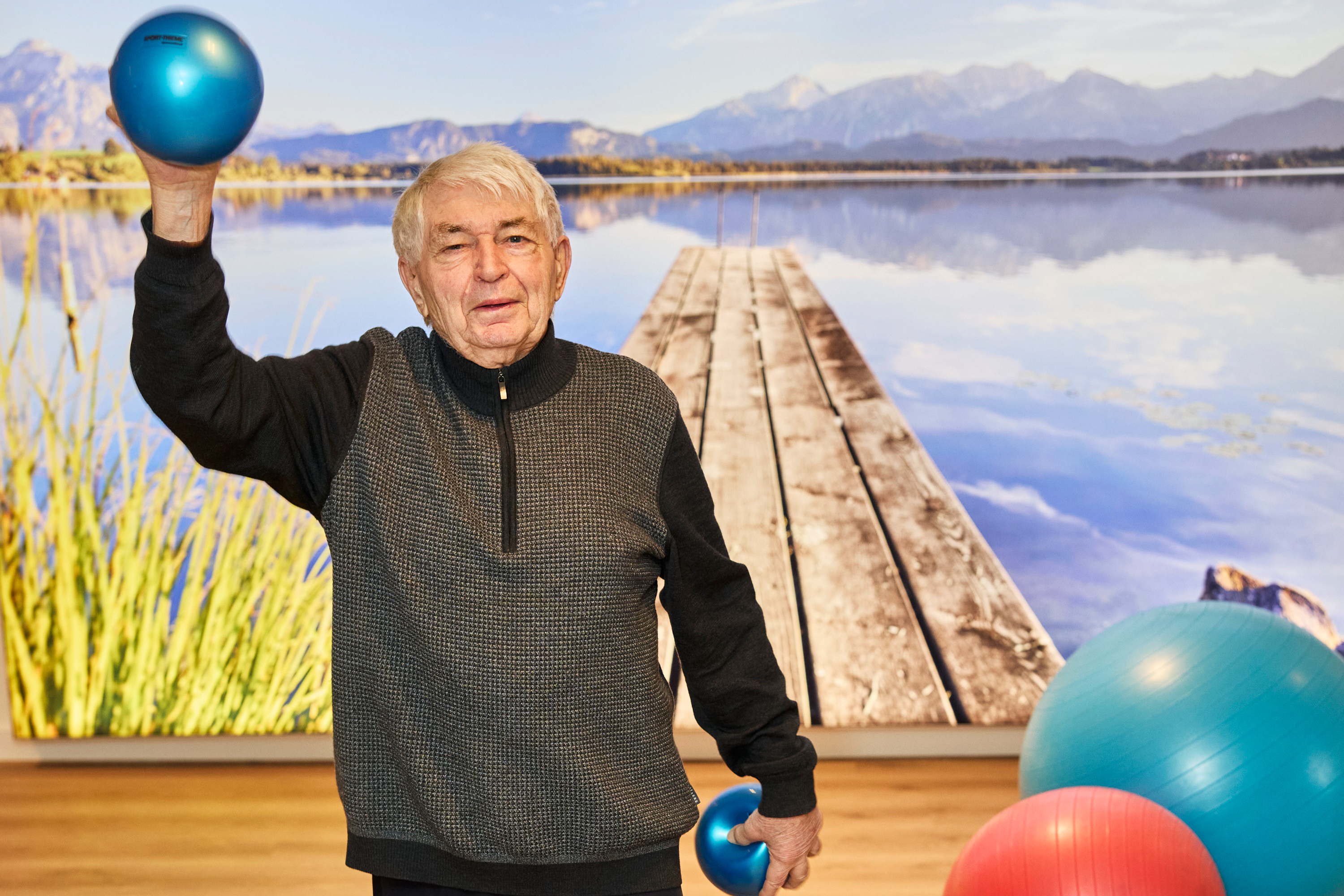 Heinz Ratajczyk im Trainingsraum des KWA Caroline Oetker Stifts in Bielefeld - Foto: KWA / Werner Krüper