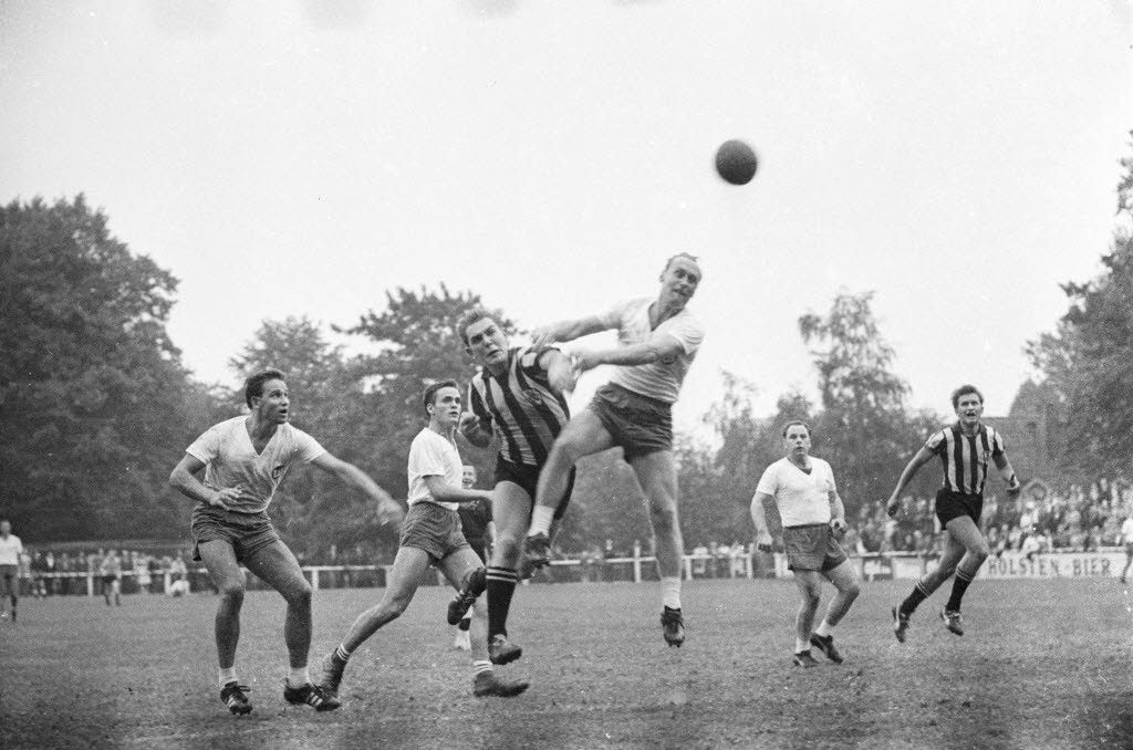 Feldhandball 1964, hier das Endspiel um die Norddt. Meisterschaft in Kiel - Foto: Wikimedia Commons / Friedrich Magnussen