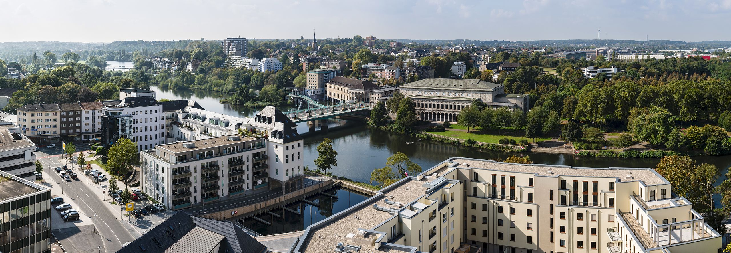 Panorama von Mülheim an der Ruhr, aufgenommen vom Rathausturm im Jahr 2014 - Foto: Wikimedia Commons / Tuxyso