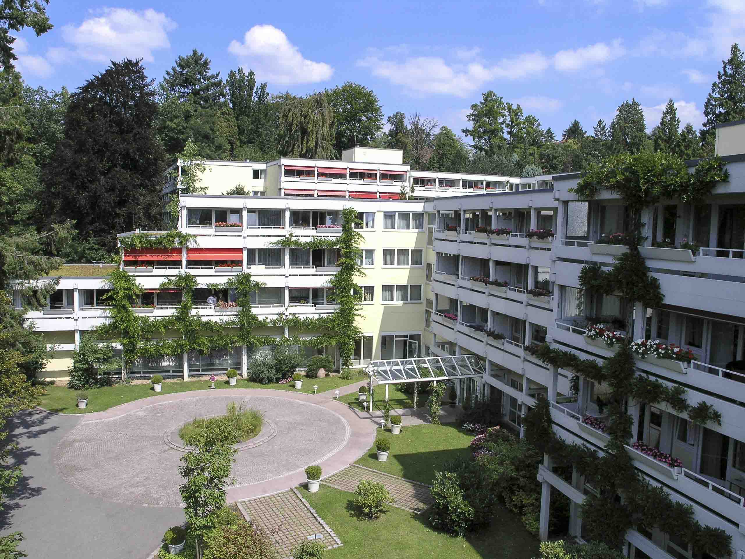 Eingangsbereich des KWA Parkstifts Hahnhof in Baden-Baden