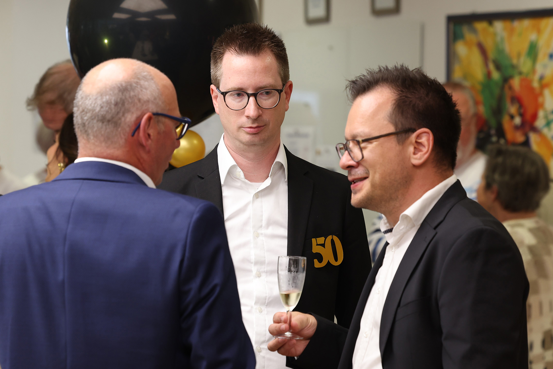 Mittig Daniel Schlegel, Stiftsdirektor im KWA Parkstift Rosenau in Konstanz, rechts KWA-Geschäftsleitungsmitglied Christoph Burkhardt