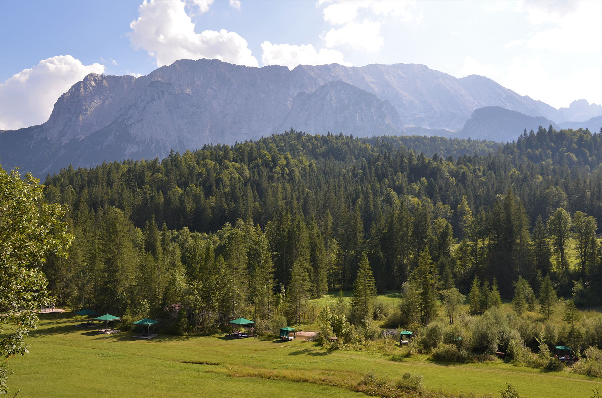 Vom Schloss ging es weiter über Mittenwald, hier ein Blick auf das Wettersteingebirge